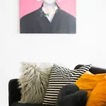 Centre Entierement Renove * Νανσύ