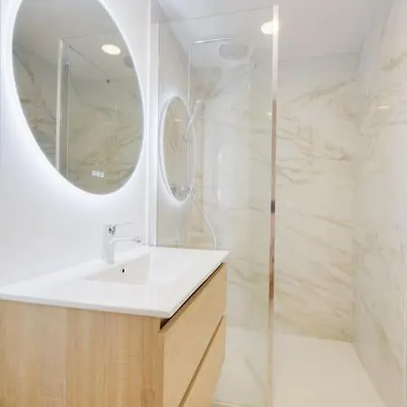 Centre Entierement Renove 아파트 *